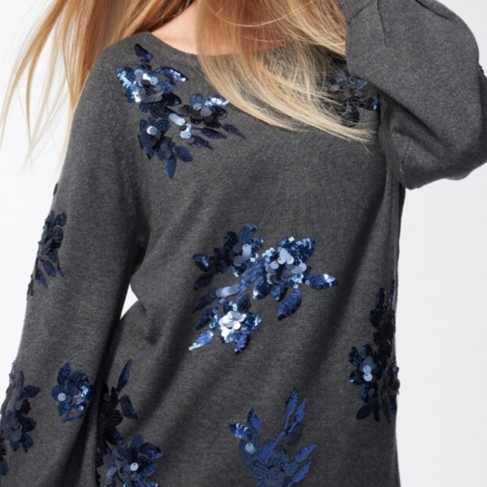 NWOT Size 4 (20) Gray with Blue Floral Sequin pullover